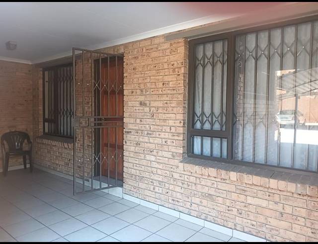 2 BEDROOM APARTMENT FOR SALE IN CRUYWAGEN PARK